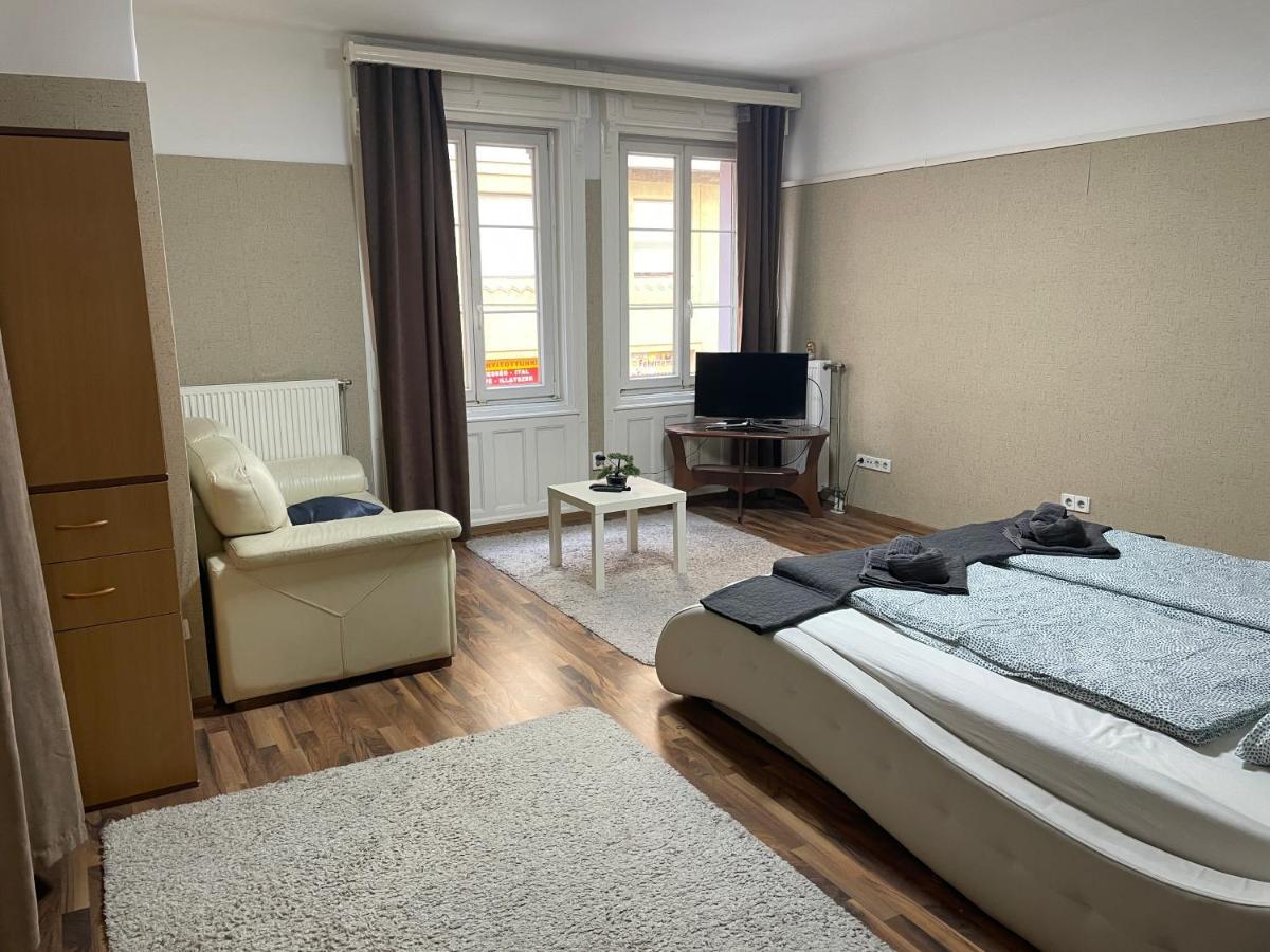 Lovely Apartment On Raday Corso Budapest Exterior photo